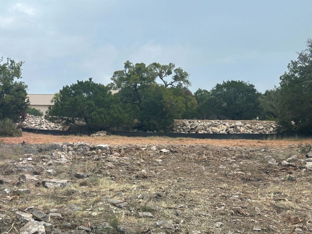Finished lot clearing with oaks kept in Horseshoe Bay TX